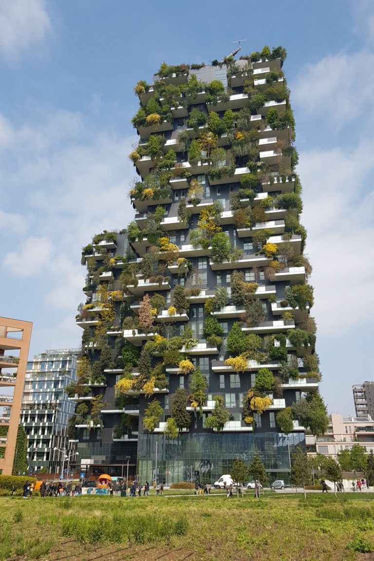 Bosco Verticale Isola district